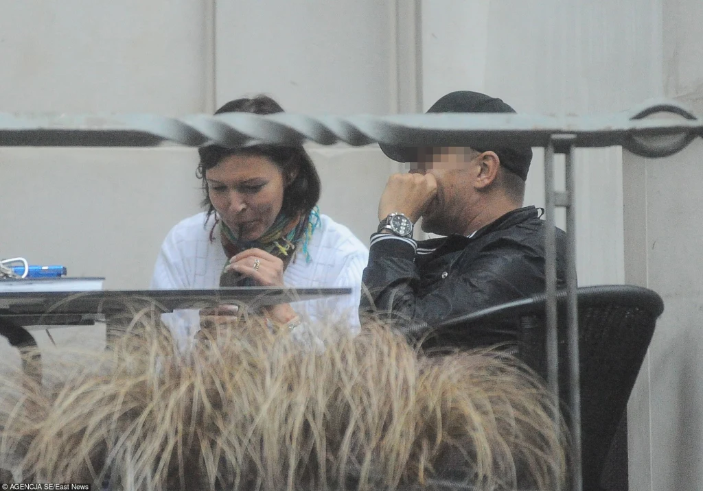 Ilona na spotkaniach ze znajomymi pije tylko wodę!