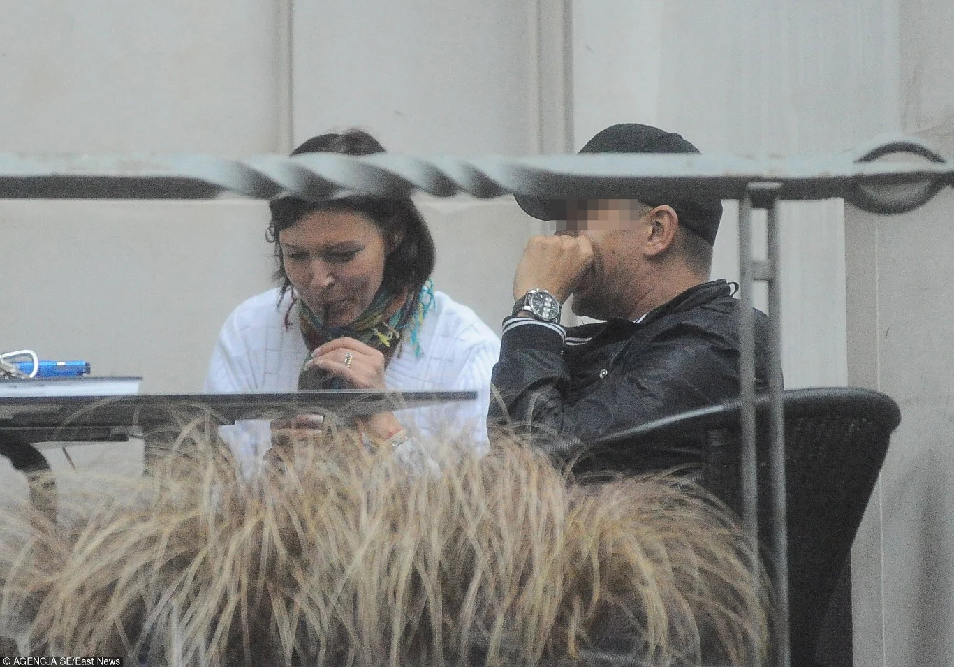 Ilona na spotkaniach ze znajomymi pije tylko wodę! Ilona na spotkaniach ze znajomymi pije tylko wodę!