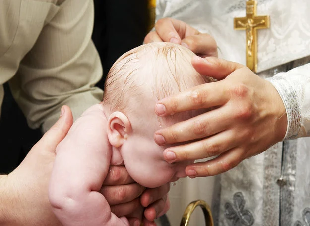 Stwierdzenie nieważności chrztu "unieważnia" też inne sakramenty