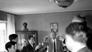 Pierwszy przewodniczący Rady Szkół Wyższych Włodzimierz Sokorski był później m.in. szefem Komitetu ds. Radia i Telewizji. Na zdjęciu z 1970 roku z  delegacją z Wietnamu