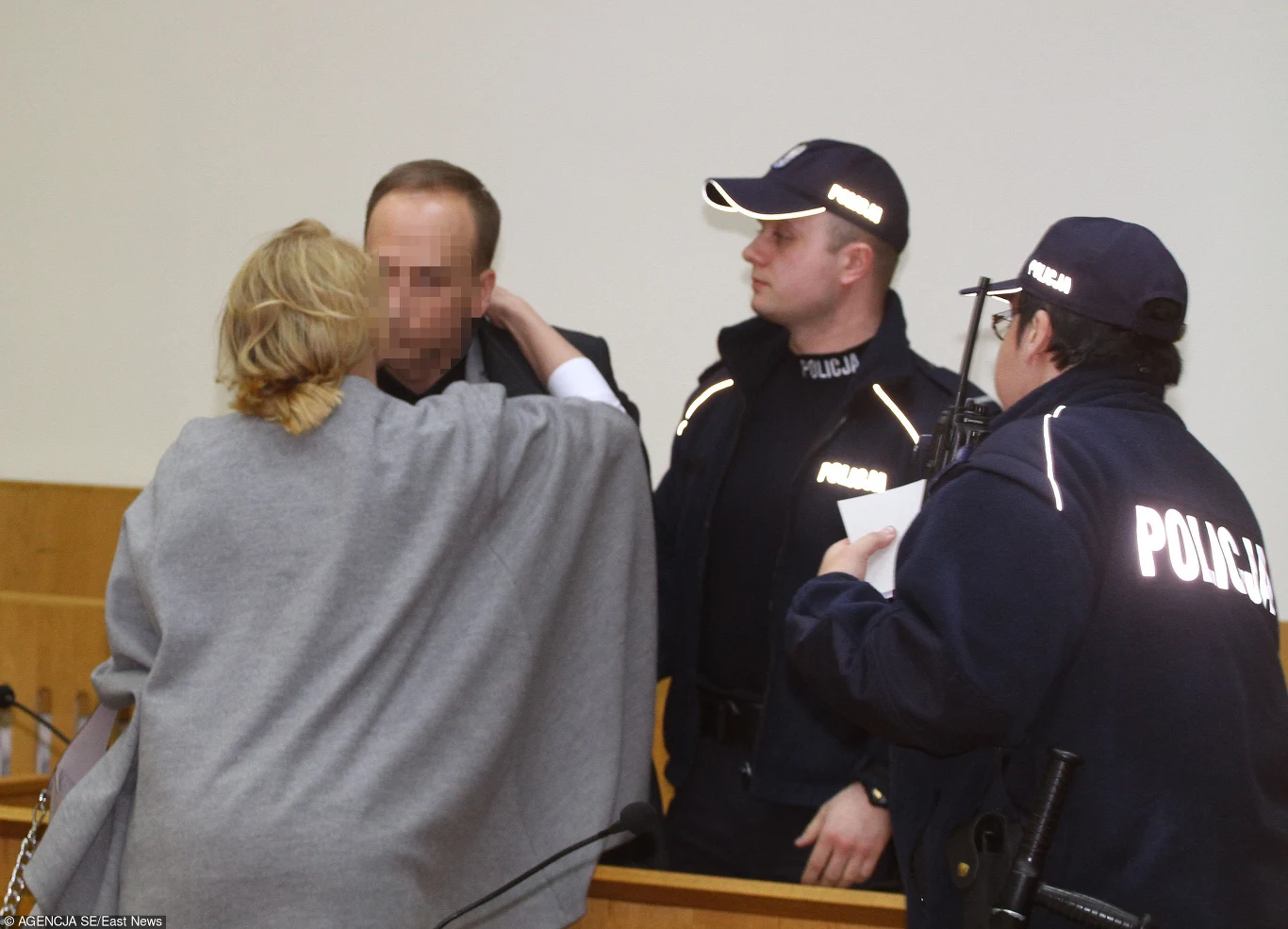 Takich obrazków tym razem już nie było. Izabela szybko wyszła z sali sądowej Takich obrazków tym razem już nie było. Izabela szybko wyszła z sali sądowej