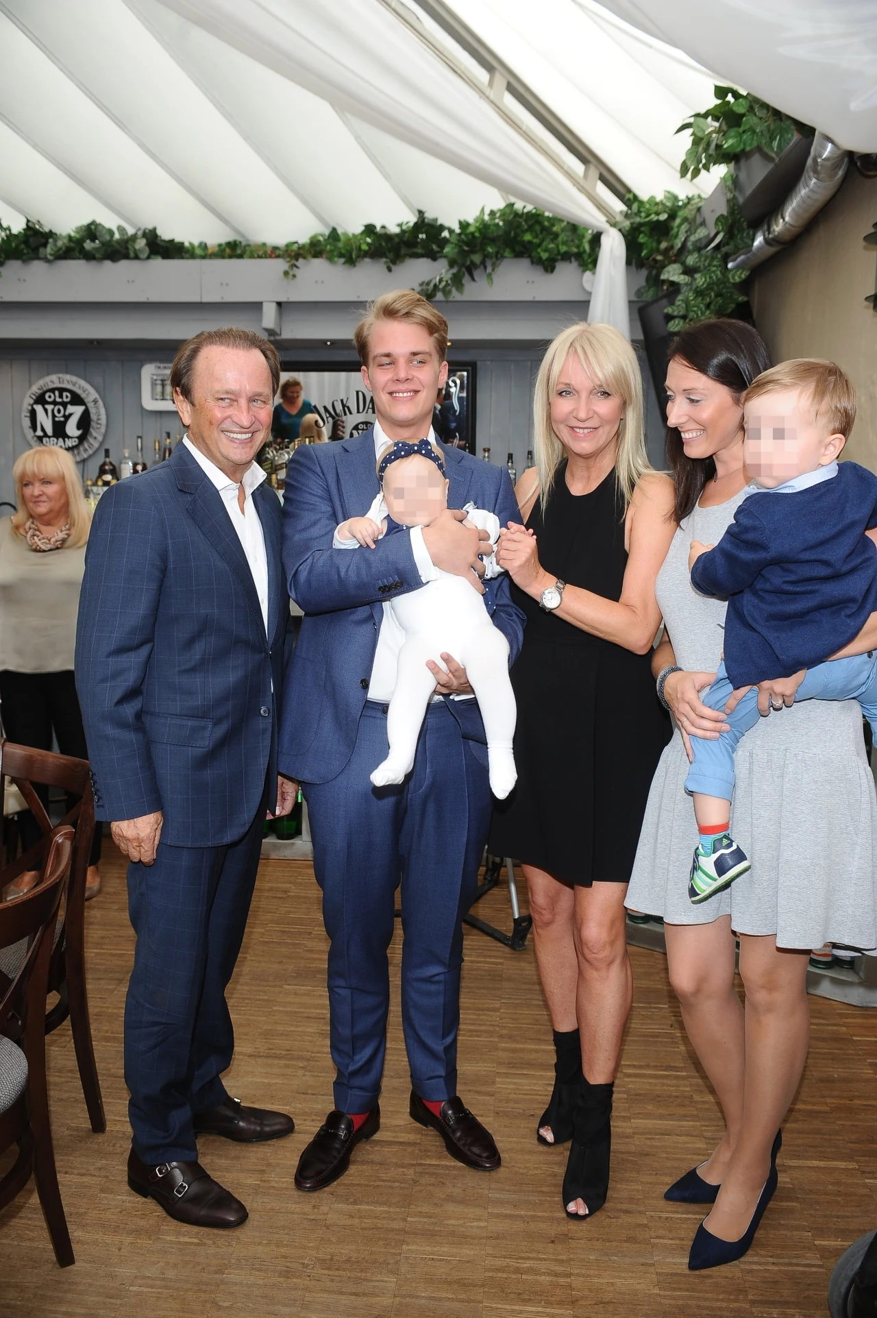 Mariola Bojarska-Ferenc z synami, synową, mężem i wnukami Mariola Bojarska-Ferenc z synami, synową, mężem i wnukami