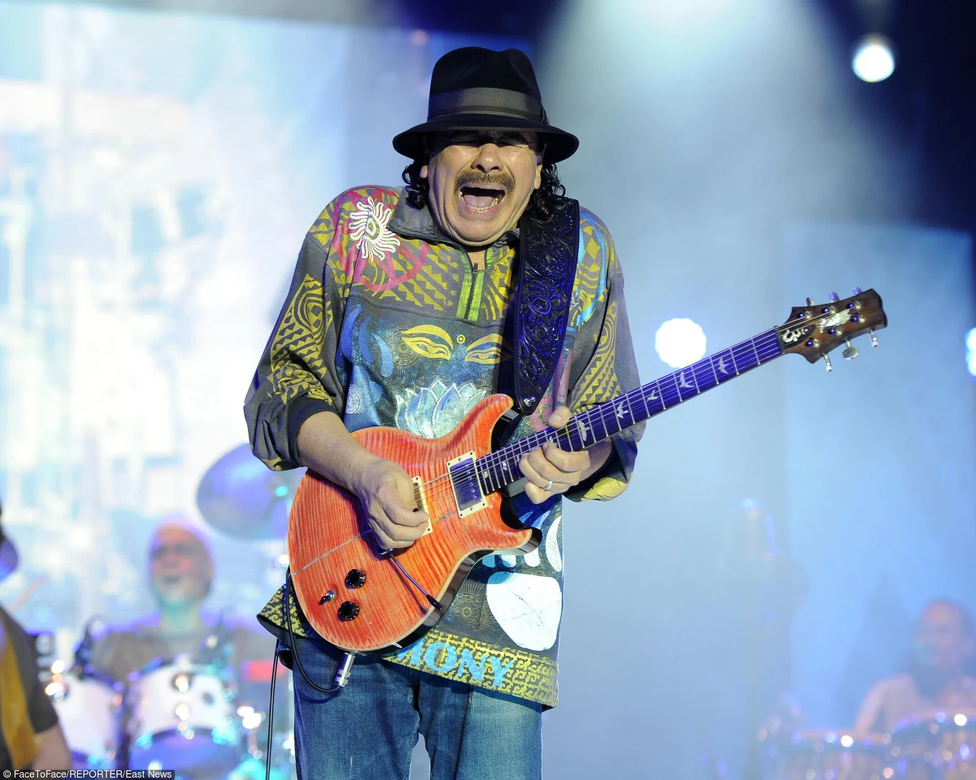 Carlos Santana zaliczany jest do najlepszych gitarzystów wszech czasów Carlos Santana zaliczany jest do najlepszych gitarzystów wszech czasów