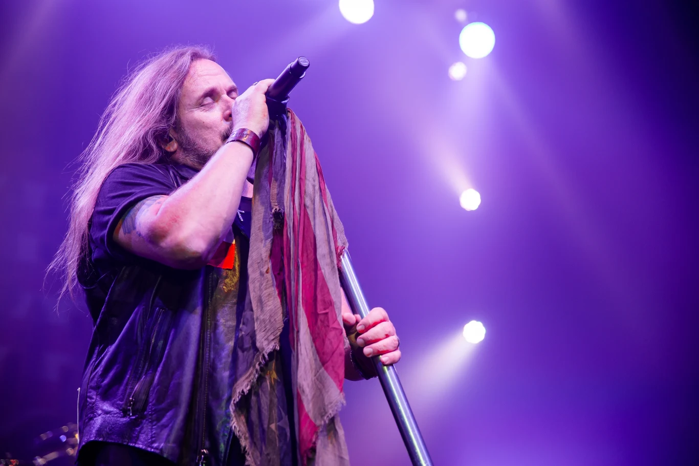 Na pełną reaktywację Lynyrd Skynyrd przyszło poczekać aż do 1987 r. Za mikrofonem fani zobaczyli Johnny'ego Van Zanta, młodszego brata Ronniego. Obecnie jedynym członkiem pochodzącym z oryginalnego składu jest gitarzysta Gary Rossington