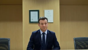 Robert Więckiewicz w scenie z filmu "Król życia"