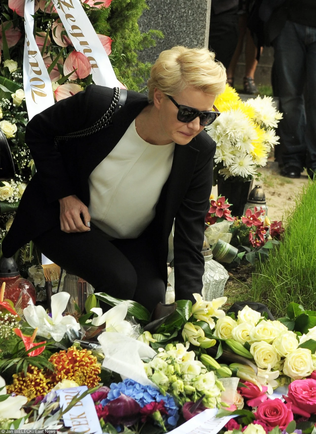 Kwiaty na grobie Marcina Wrony złożyła również Małgorzata Kożuchowska.