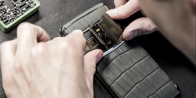 Vertu New Signature Touch