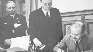 Od lewej: Joachim von Ribbentrop i Wiaczesław Mołotow. Moskwa, 23 sierpnia 1939 r. fot. Heinrich Hoffmann / Hulton Archive