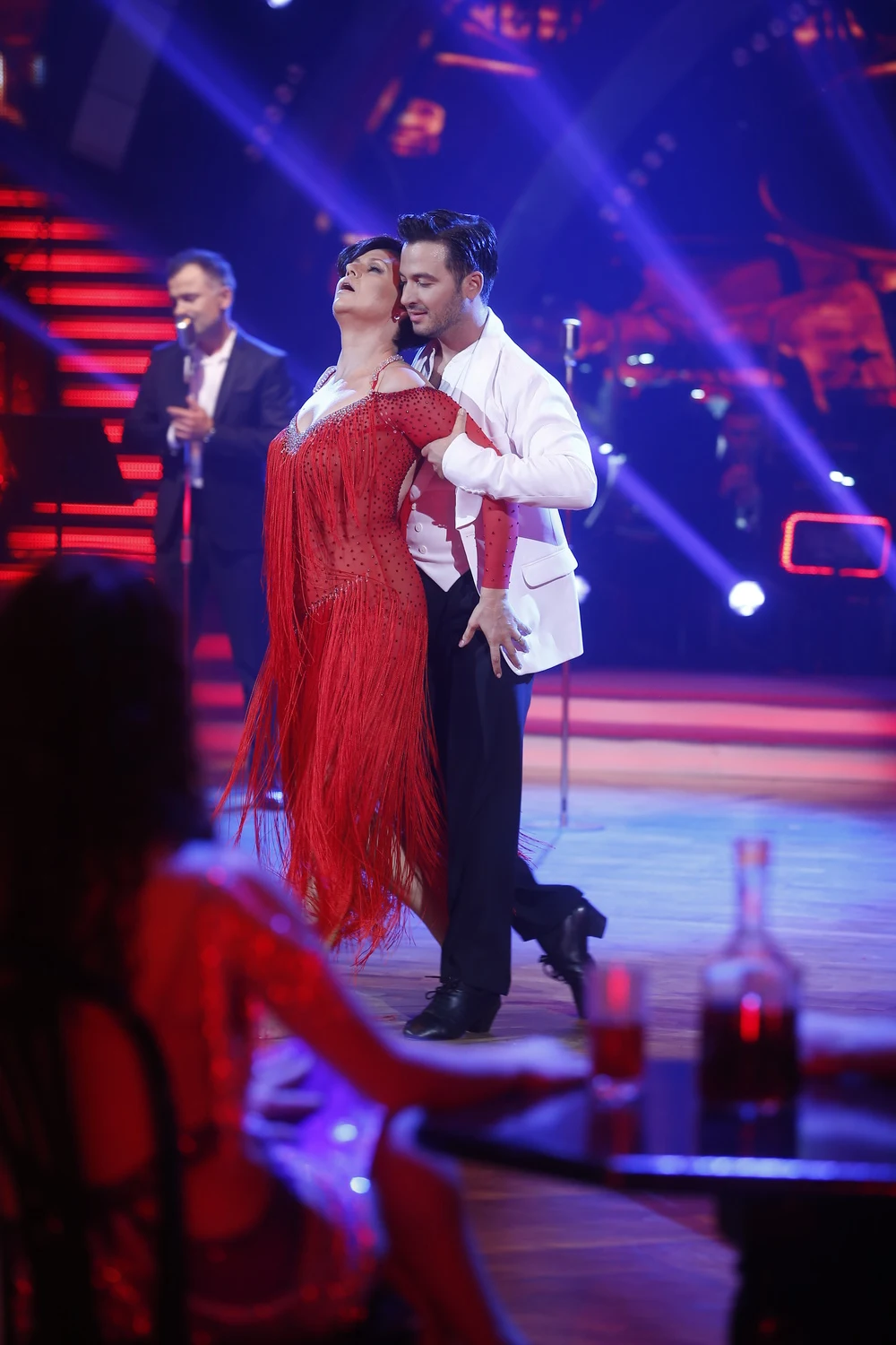 W rumbie spróbowała swych sił kolejna para wieczoru: Małgorzata Pieńkowska i Stefano Terrazzino. "Wzruszającym pokazem" nazwała ich występ Iwona Pavlović. Czarna Mamba pochwaliła zwłaszcza Stefano Terrazzino, który według jurorki "odkrywa w kobietach nową nutę". Pavlović co prawda nie omieszkała nadmienić, że "bioder brakowało", ale nie zepsuło to "smaku" całego występu. Michałowi Malitowskiemu najbardziej podobał się "klimat" rumby, ale juror pochwalił też "subtelną kobiecość" Pieńkowskiej. Para uzbierała 33 punkty.

 