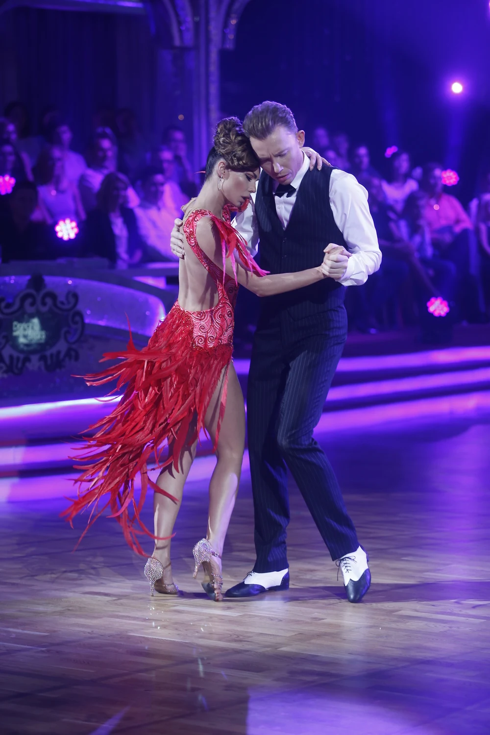 Jako następni na parkiet Polsatu wkroczyli Rafał Mohr i Nina Tyrka, którzy zatańczyli tango argentyńskie. Do pary przyłączyli się jurorzy: Iwona Pavlović i Michał Malitowski. "Fajną pracę nóg" docenił Michał Malitowski, ale jurorowi nie podobał się pastiszowy charakter występu. - Było rozkosznie i śmiesznie - skontrowała Beata Tyszkiewicz, ale w sukurs Michałowi Malitowskiemu przyszła Iwona Pavlović: - Kiepskie to było.  Albo to powinna być parodia, [ale taka] żebyśmy boki zrywali, a ja nie wiedziałam czy śmiać się czy nie - westchnęła Czarna Mamba. - Jesteś za młoda, żeby to zrozumieć - zakończył jurorski występ Andrzej Grabowski. Para otrzymała 28 punktów.

 