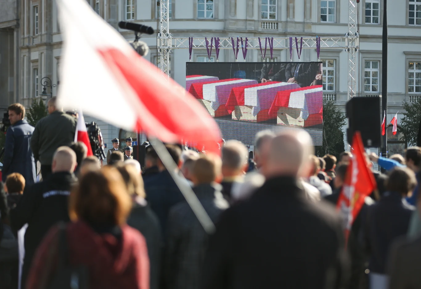 Uroczysty pogrzeb bohaterów walki o wolną Polskę, ofiar terroru komunistycznego, których szczątki odnaleziono w latach 2012-2014 na powązkowskiej Łączce. Uroczysty pogrzeb bohaterów walki o wolną Polskę, ofiar terroru komunistycznego, których szczątki odnaleziono w latach 2012-2014 na powązkowskiej Łączce.