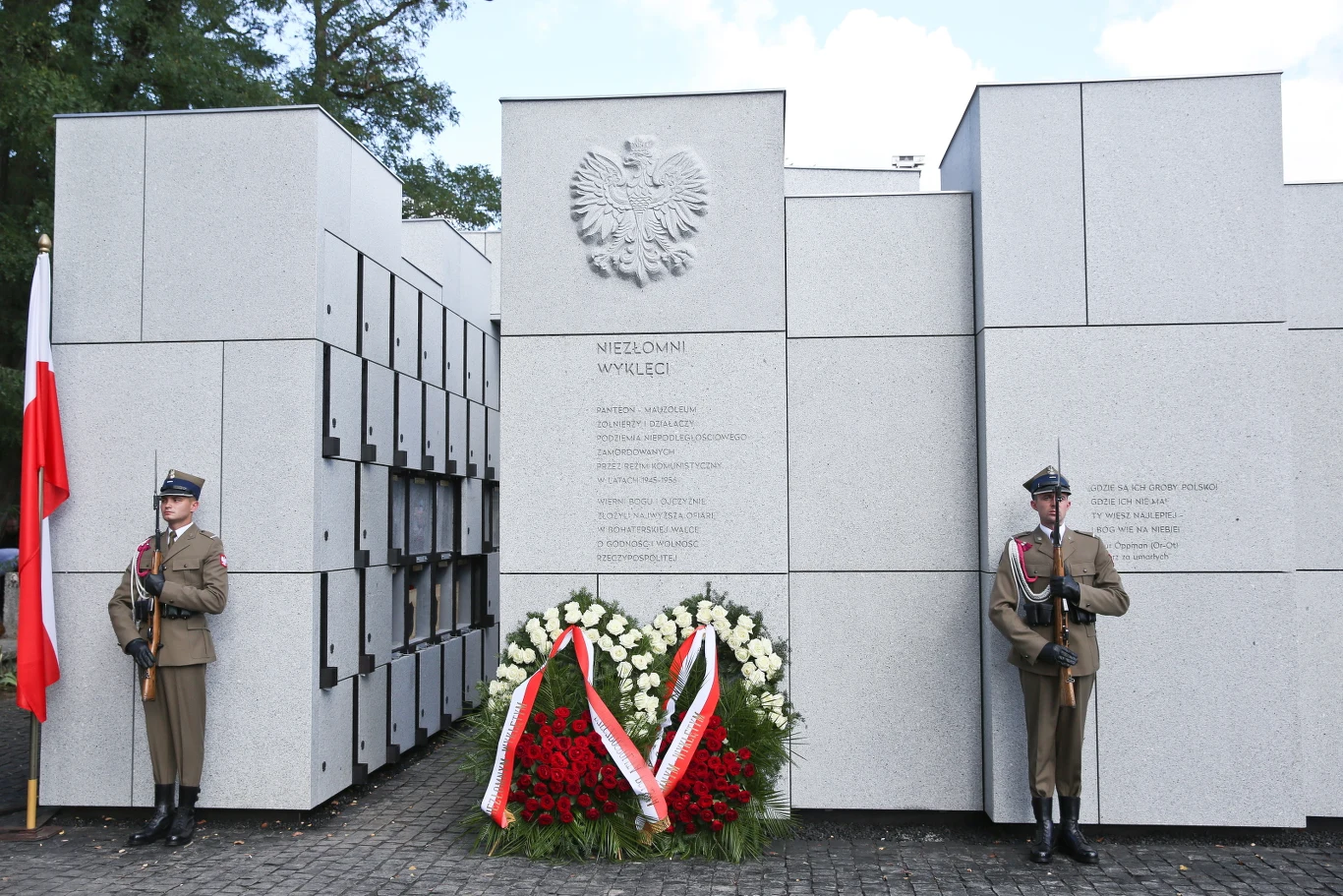 Żołnierzy Wyklętych pochowano na warszawskich Powązkach Żołnierzy Wyklętych pochowano na warszawskich Powązkach