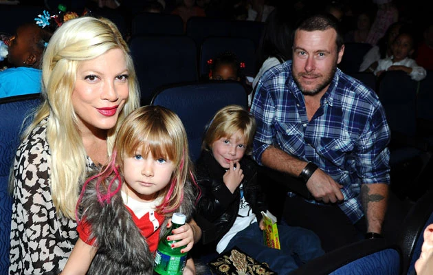 Tori Spelling z mężem i dziećmi Tori Spelling z mężem i dziećmi