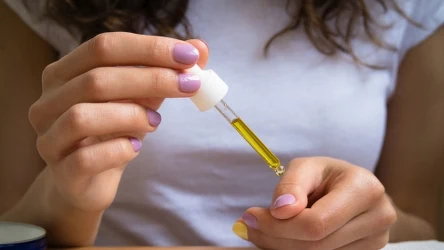 Domowy manicure to nie tylko stylizacja. O czym musisz pamiętać, podczas pielęgnacji paznokci w domu?