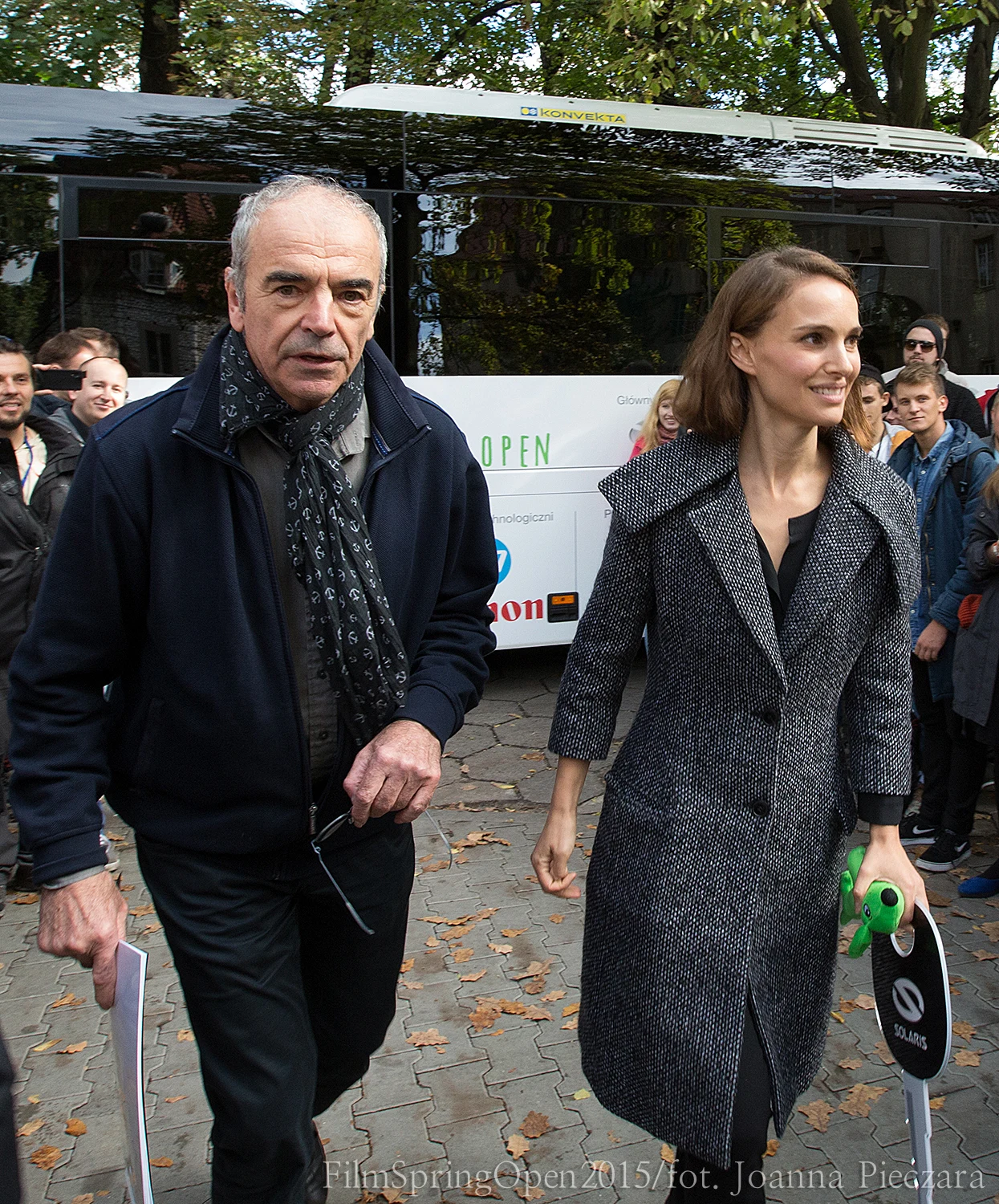 Tuż przed swoim odlotem, z rąk Sławomira Idziaka, aktorka odebrała symboliczny klucz do Cinebusa. Studio filmowe na kołach, zbudowane w fabryce Solaris, w przyszłości będzie służyć edukacji filmowej i produkcji filmów fabularnych, w szczególności debiutów fabularnych młodych filmowców. W Cinebusie będzie stworzona aktywna przestrzeń edukacyjna oraz miejsce do cyfrowej postprodukcji, tworzenia animacji i efektów specjalnych.

 