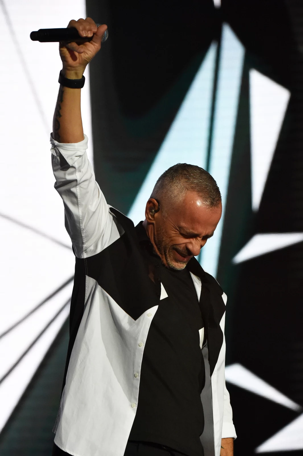 Rok później wydał swoją pierwszą płytę zatytułowaną "Ad Un Amico" Rok później wydał swoją pierwszą płytę zatytułowaną "Ad Un Amico"