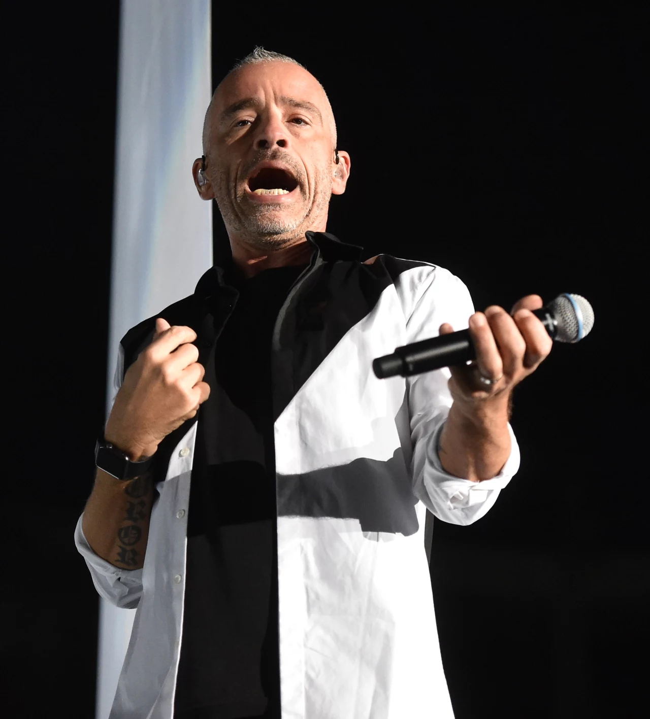 Ogromną popularność Ramazzotti zawdzięcza swojej niepowtarzalnej barwie głosu oraz włoskiej stylistyce, która towarzyszy jego utworom, tak chętnie wykonywanym w przez niego w ojczystym języku Ogromną popularność Ramazzotti zawdzięcza swojej niepowtarzalnej barwie głosu oraz włoskiej stylistyce, która towarzyszy jego utworom, tak chętnie wykonywanym w przez niego w ojczystym języku