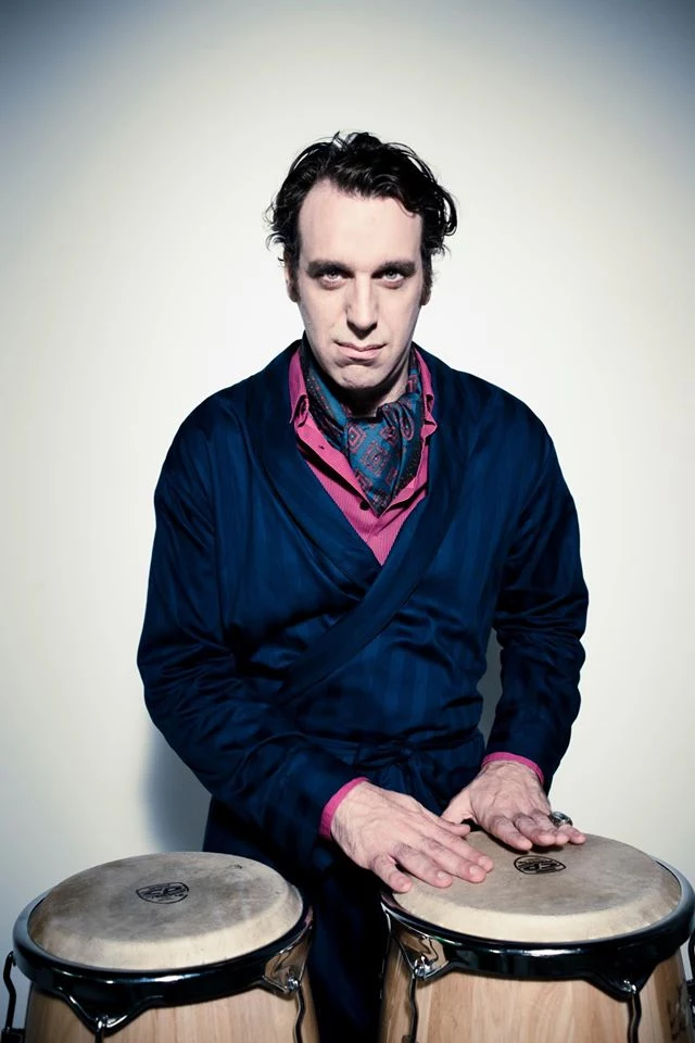 Chilly Gonzales atakuje Hoziera