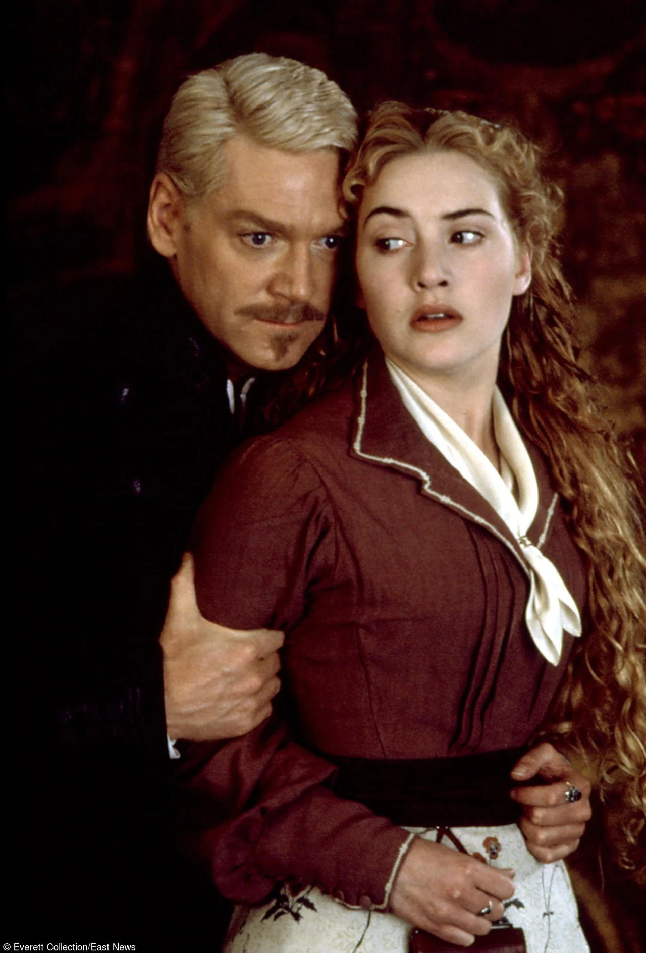 W 1996 roku Kate Winslet otrzymała od Kennetha Branagha propozycję występu w kinowej wersji "Hamleta", w którym przypadła jej rola Ofelii.

Epicka, 4-godzinna wersja słynnej sztuki Szekspira zawierała m.in. erotyczną scenę między tytułowym bohaterem (granym przez samego reżysera) a postacią Kate Winslet.

Niedługo potem Winslet zagrała rolę rolę Rosę w absolutnym przeboju wszech czasów, wyreżyserowanym przez Jamesa Camerona „Titaniku”. Na ekranie partnerował jej Leonardo DiCaprio. W wieku zaledwie 22 lat Kate otrzymała swoją drugą nominację do Nagrody Akademii.