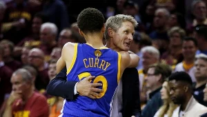 Trener Steve Kerr i Stephen Curry