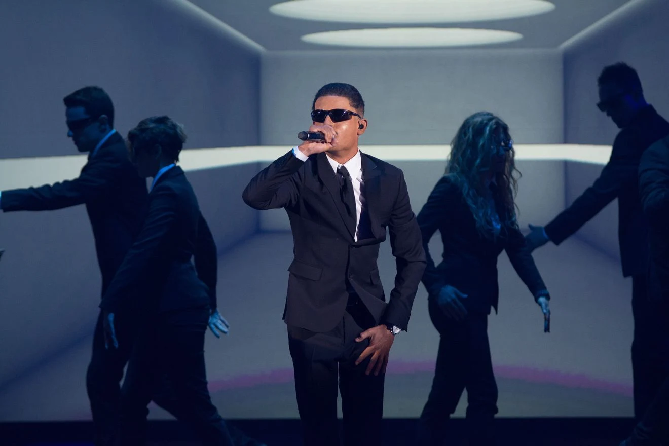 Michał Kwiatkowski przeistoczył się w Willa Smitha. Zaśpiewał "Men in Black". Mimo, że rap jest mu zupełnie obcy, wybrnął z tego zadania znakomicie. - Ja cię zupełnie nie poznałem (...). Michał jestem pod ogromnym wrażeniem twojego występu. Naprawdę super - komentował Paweł Królikowski.