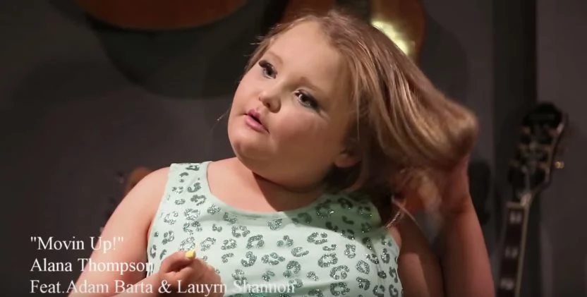 Honey Boo Boo w swoim pierwszym (i miejmy nadzieję ostatnim) teledysku Honey Boo Boo w swoim pierwszym (i miejmy nadzieję ostatnim) teledysku