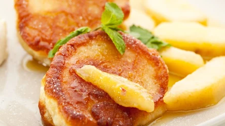 ​Znudziły ci się racuchy z jabłkami? Tym razem zrób je z innymi jesiennymi owocami