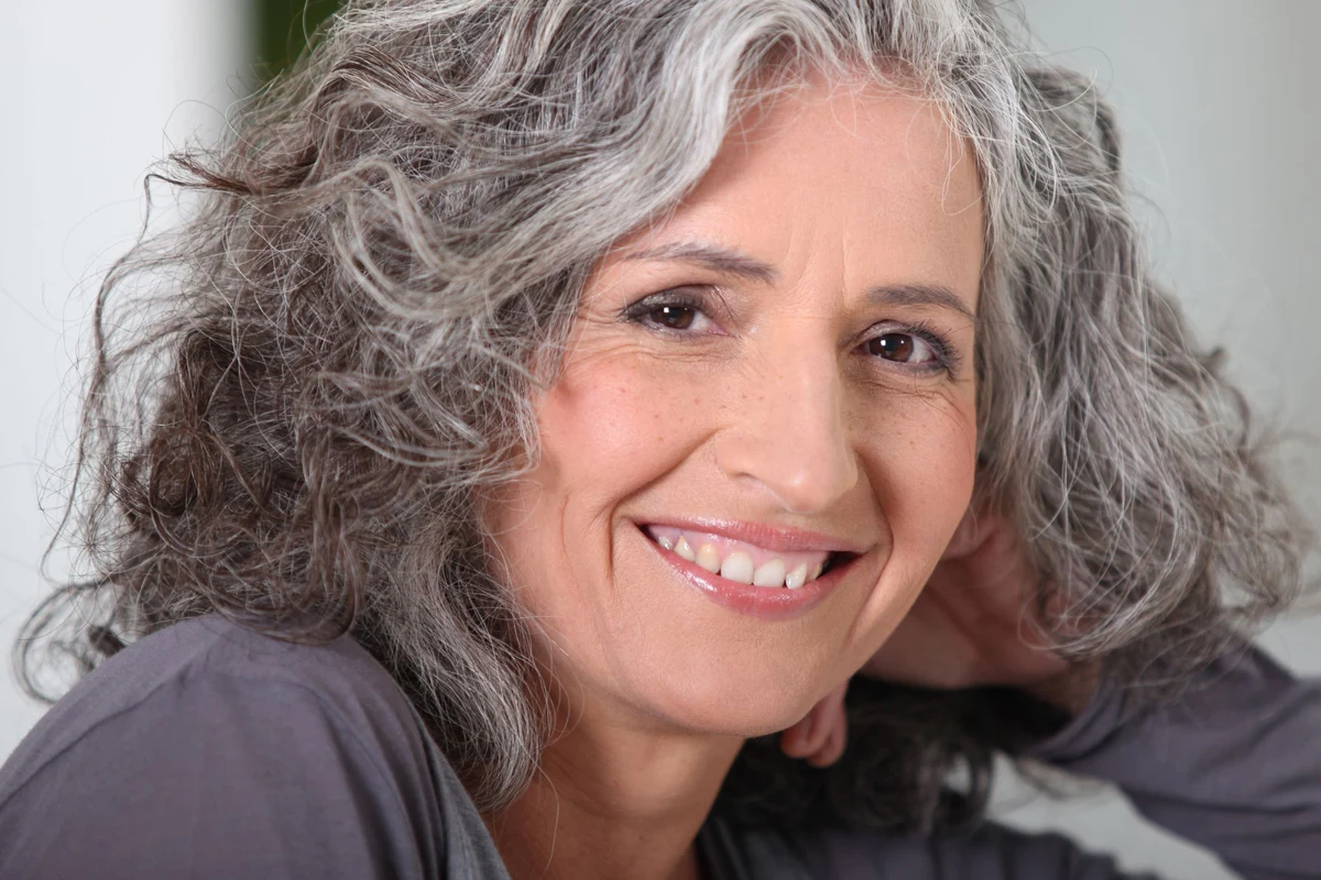 Liść laurowy może spowolnić proces siwienia włosów Liść laurowy może spowolnić proces siwienia włosów