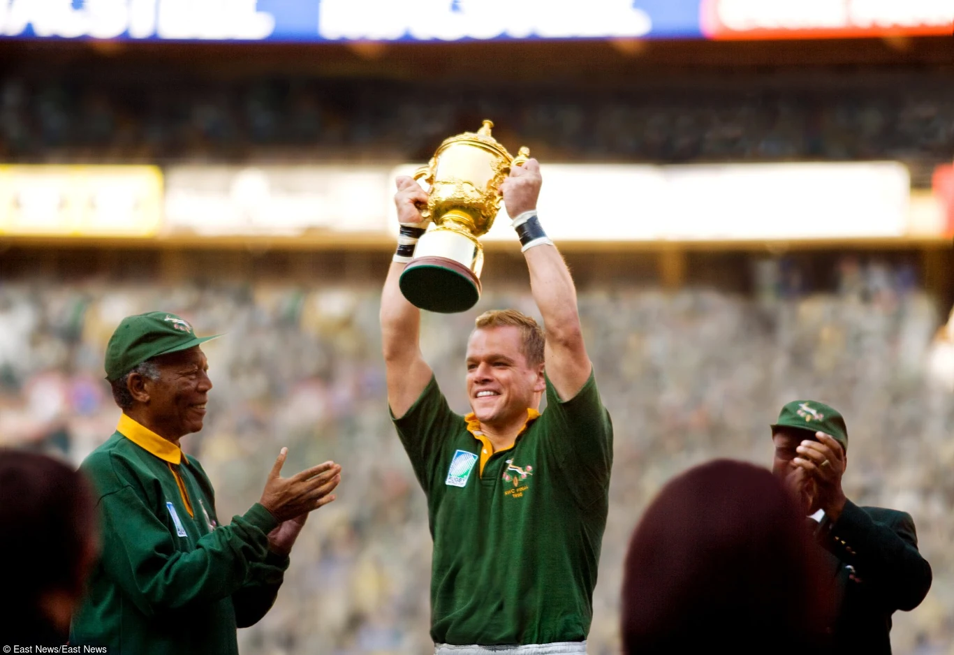 W biograficznym obrazie Clinta Eastwooda "Invictus - Niepokonany" (2009) Matt Damon przywdział sportowy trykot kapitana reprezentacji RPA w rugby - Francoisa Pienaara.

Amerykańska Akademia Filmowa doceniła kreację Damona przyznając mu nominację do Oscara w kategorii "najlepszy aktor drugoplanowy".

 