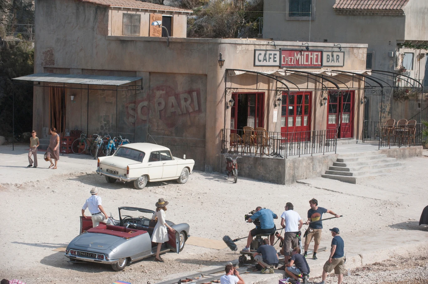Całość dzieje się w malowniczej Francji lat siedemdziesiątych. Według słów aktorki i reżyserki, nawiązuje do tradycji kina europejskiego lat 60. i 70. ubiegłego wieku.