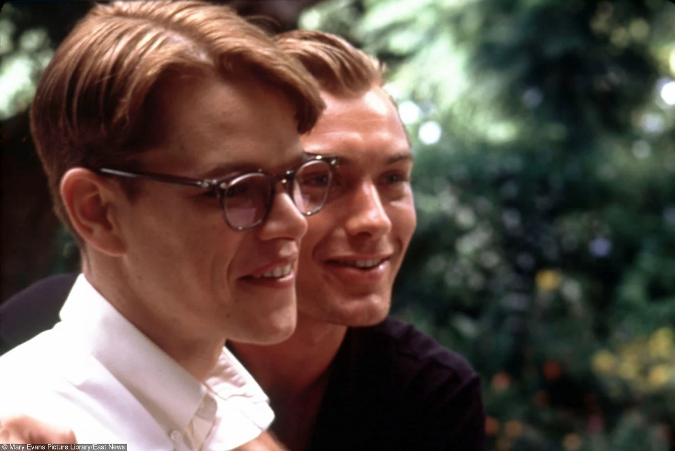 Ważne miejsce w filmografii Damona zajmuje tytułowa rola w ekranizacji powieści Patricii Highsmith "Utalentowany pan Ripley" (1999).

Obraz Anthony'ego Minghelli był nową wersją francusko-włoskiego filmu w reżyserii Rene Clementa, w którym w postać Toma Ripleya wcielił się sam Alain Delon.

 

 

 