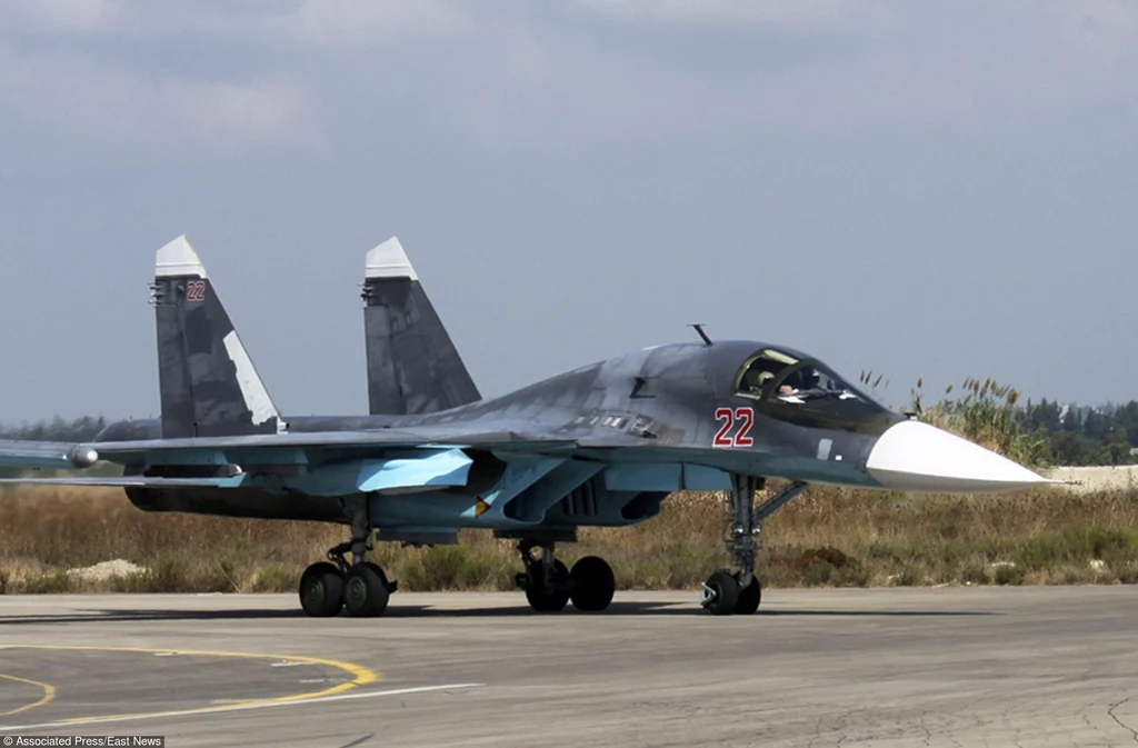 Su-34. Na stateczniku widać ślady po zamalowanych znakach rozpoznawczych