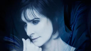 Enya na okładce płyty "Dark Sky Island"
