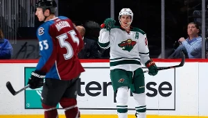 Zach Parise świętuje gola dla Minnesota Wild