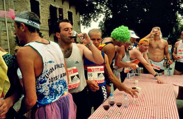 Tutaj nie tylko się biegnie. Na Le Marathon du Medoc trzeba też pić...