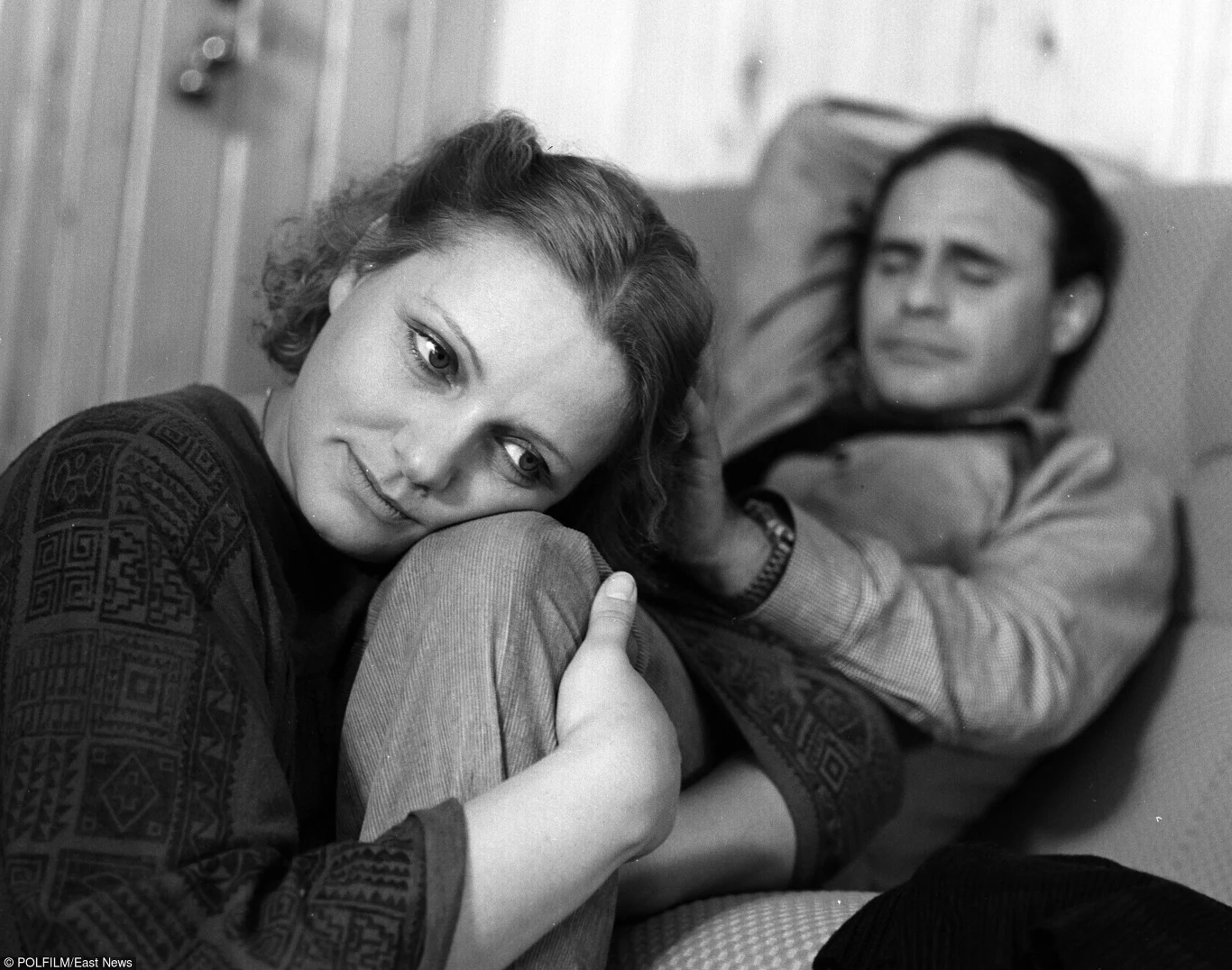 Jan to człowiek zapracowany, noce spędza w studio, a dnie na przemian u kochanki Magdy i żony Justyny. Nieustabilizowane i rozchwiane życie uczuciowe i wyczerpująca praca prowadzą do stopniowo pogłębiającej się dezintegracji jego osobowości.

W postać żony głównego bohatera wcieliła się Anna Seniuk.