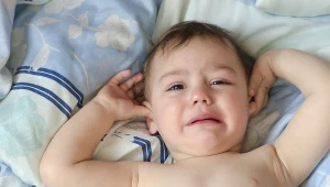 Aby zapobiec odwodnieniu, najlepiej serwować maluszkowi doustne płyny nawadniające