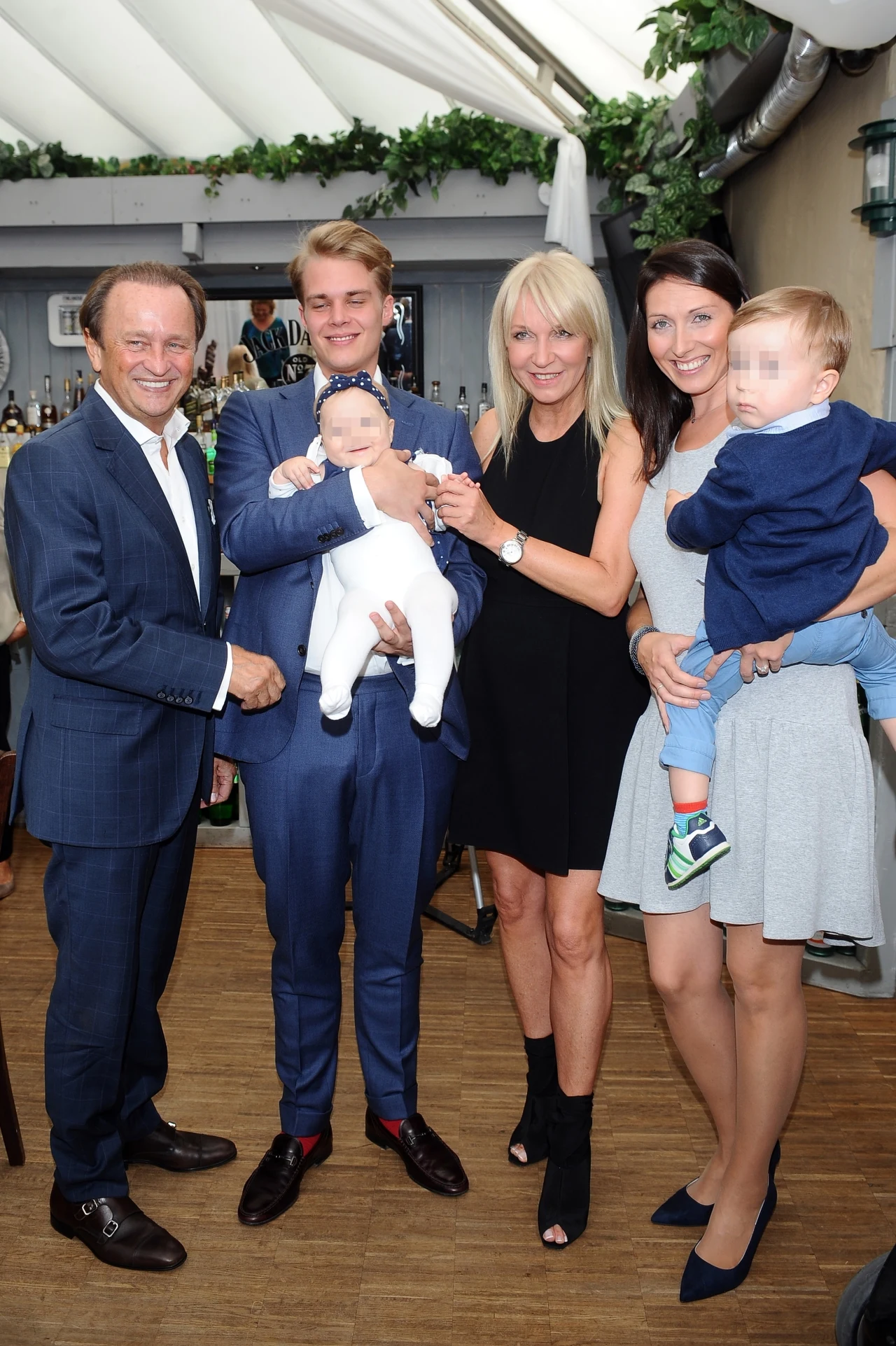 Mariola Bojarska-Ferenc z mężem, synem, synową i wnukami