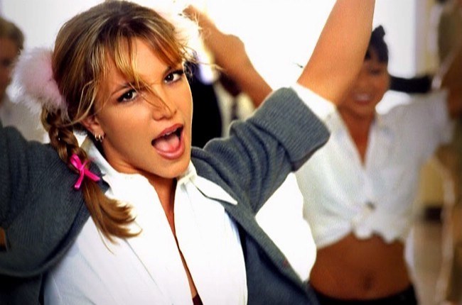 Britney Spears w roli słodkiej uczenicy w klipie "...Baby One More Time"