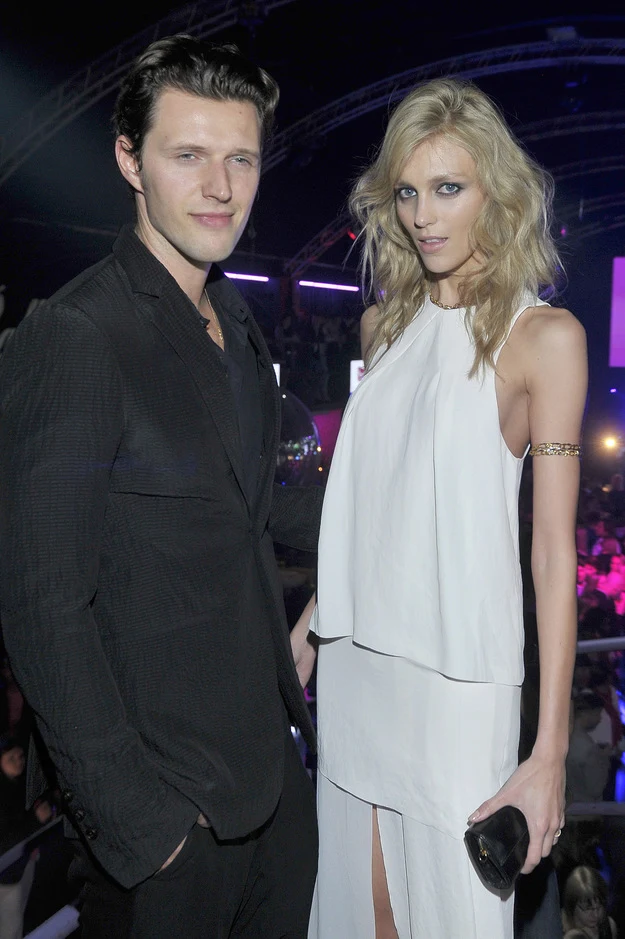 Jeszcze niedawno byli tacy szczęśliwi... Jeszcze niedawno byli tacy szczęśliwi...