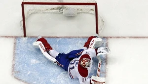Carey Price broni strzał Sidneya Crosby'ego