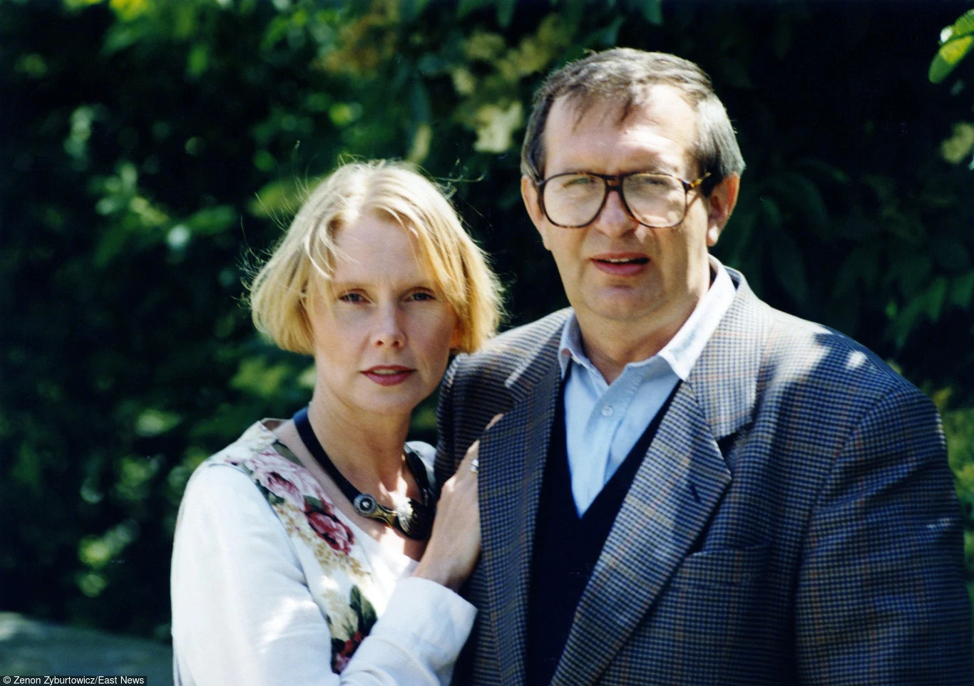 Ewa Błaszczyk i Jacek Janczarski poznali się w połowie lat 80. ubiegłego wieku na planie filmu Leszka Wosiewicza "Wigilia '81". Ślub wzięli w 1986 roku, 8 lat później przyszły na świat córki bliźniaczki: Marianna i Ola.
Świat aktorki zawalił się w 2000 roku. 2 lutego jej mąż zmarł nagle z powodu tętniaka aorty. Trzy miesiące później Ola zakrztusiła się tabletką. Nastąpiło niedotlenienie mózgu, w wyniku czego dziewczynka do dziś pozostaje w śpiączce. Ewa Błaszczyk i Jacek Janczarski poznali się w połowie lat 80. ubiegłego wieku na planie filmu Leszka Wosiewicza "Wigilia '81". Ślub wzięli w 1986 roku, 8 lat później przyszły na świat córki bliźniaczki: Marianna i Ola.
Świat aktorki zawalił się w 2000 roku. 2 lutego jej mąż zmarł nagle z powodu tętniaka aorty. Trzy miesiące później Ola zakrztusiła się tabletką. Nastąpiło niedotlenienie mózgu, w wyniku czego dziewczynka do dziś pozostaje w śpiączce.