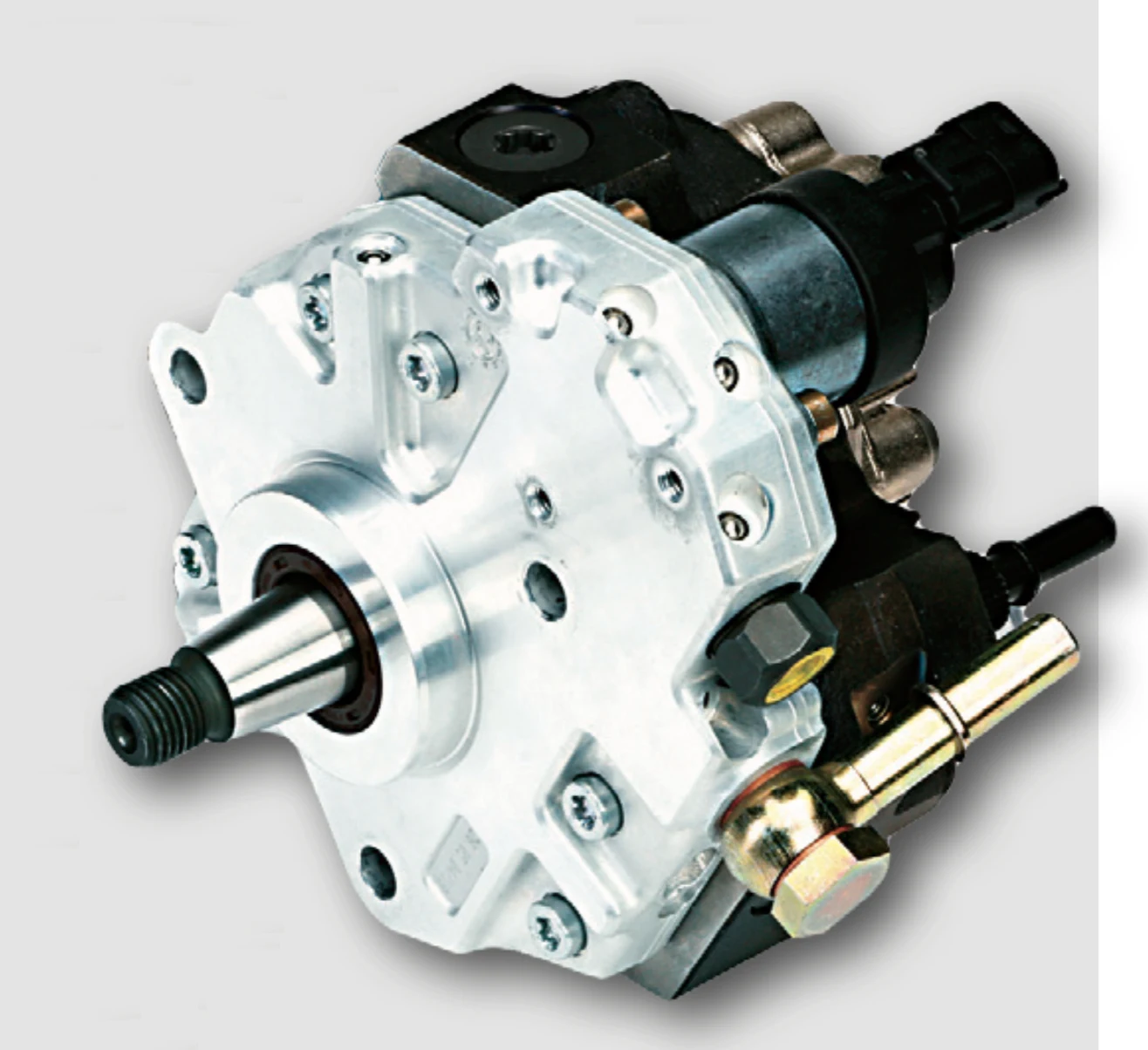 Przy diagnozowaniu pompy common rail przydaje się pomoc drugiej osoby. Przy diagnozowaniu pompy common rail przydaje się pomoc drugiej osoby.