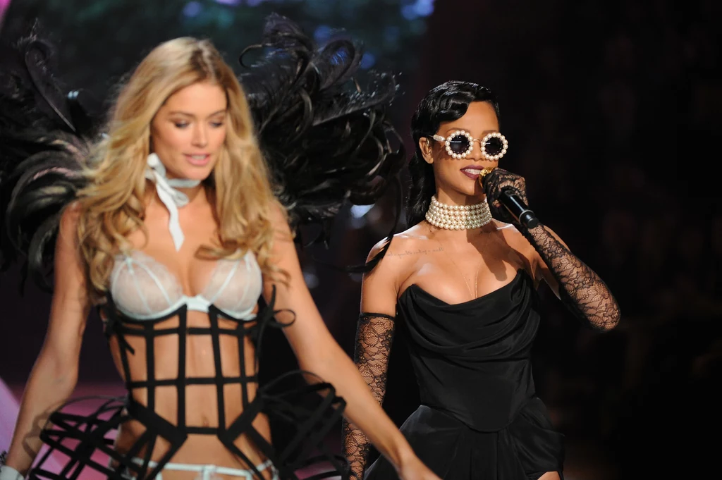 Rihanna (po prawej) wystąpi po raz kolejny dla aniołków Victoria's Secret Rihanna (po prawej) wystąpi po raz kolejny dla aniołków Victoria's Secret