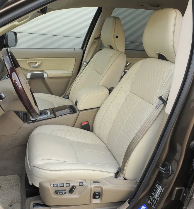 Fotele są solidne i opracowane tak by maksymalnie chronić pasażera w razie wypadku.