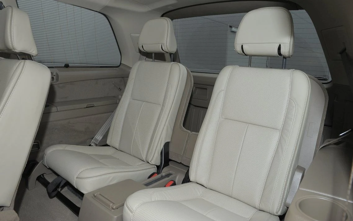 Opcja: spod podłogi bagażnika można wyjąć dwa dodatkowe fotele.