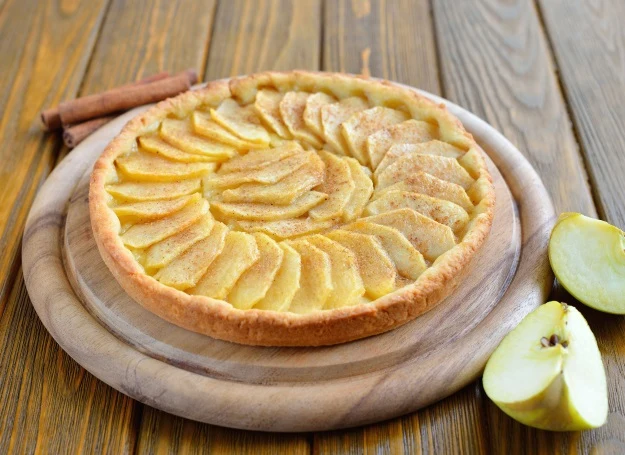 Jak przygotować kruchą tartę z budyniem i jabłkami? Jak przygotować kruchą tartę z budyniem i jabłkami?