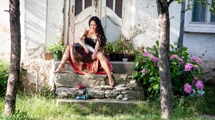 Justyna Steczkowska z myślą o tym międzynarodowym projekcie wcieliła się w cygańską famme fatale Justyna Steczkowska z myślą o tym międzynarodowym projekcie wcieliła się w cygańską famme fatale