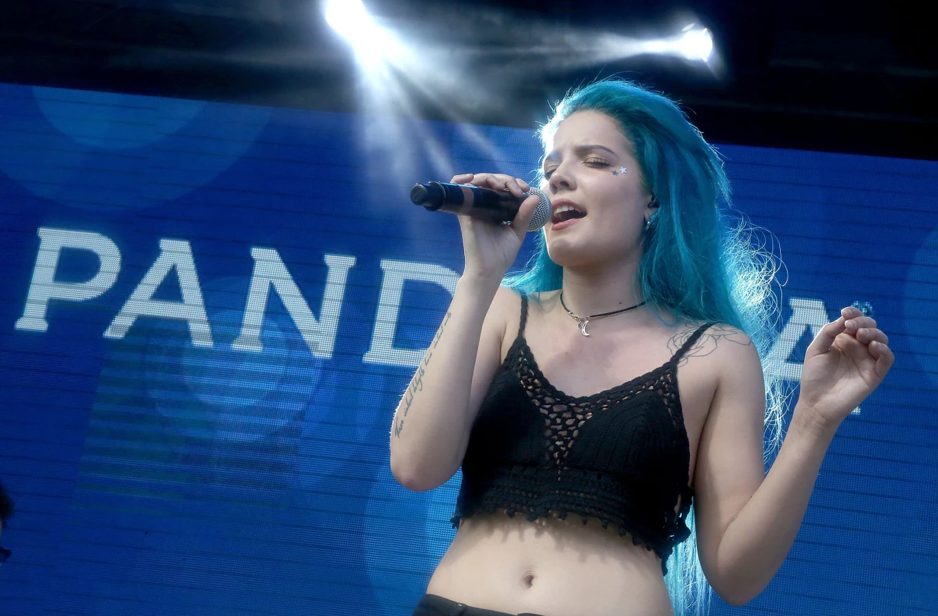 Halsey będzie jedną z ostatnich, rozebranych gwiazd "Playboya"