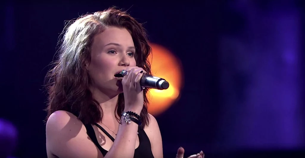 Julia Bogdańska na scenie "The Voice of Poland"